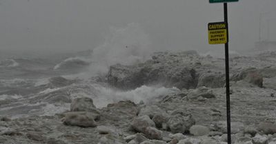 Worst of winter storm hits Chicago area at evening commute: near whiteouts on expressways, 10- to 14-foot waves, hundreds of flights canceled