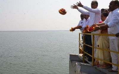 Harish Rao releases water from Ranganaiksagar