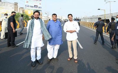 Centre will spend ₹3 lakh cr. for roads in A.P.: Gadkari