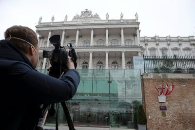 Vienna 'Asparagus Palace' hides Iran nuclear tensions