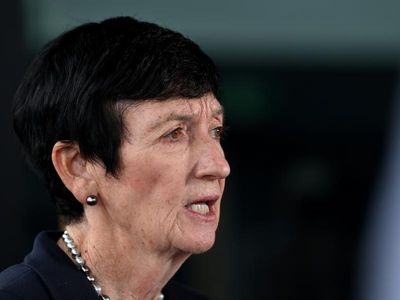 Move from crisis to growth, says business