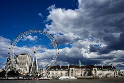 Storm Eunice: London Eye and Royal Botanic Garden to close as capital battered by 80mph gusts and heavy rain