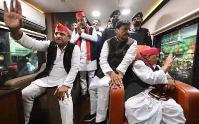 Uttar Pradesh elections: Mulayam Singh Yadav, Akhilesh, Shivpal come together after five years