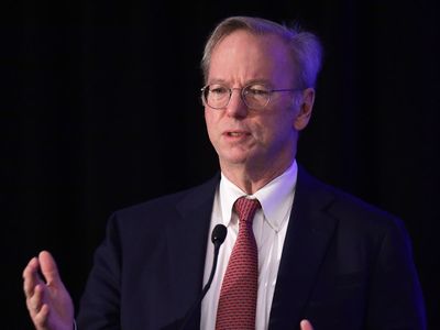 Ex-Google CEO slams ‘dithering’ on 5G and claims US is ‘well behind’ China’s progress