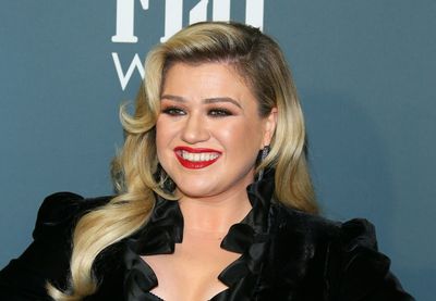 Kelly Clarkson opens up about quarantining with her kids: ‘I’m so broken’