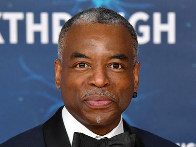 LeVar Burton tells kids to read banned books on ‘The Daily Show’