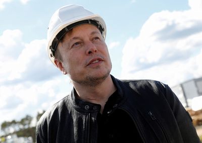 Elon Musk tweets, then deletes, meme comparing Trudeau to Hitler