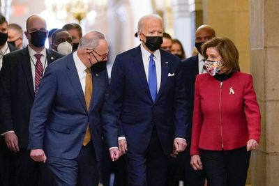 Pelosi opens Biden State of the Union speech to full House