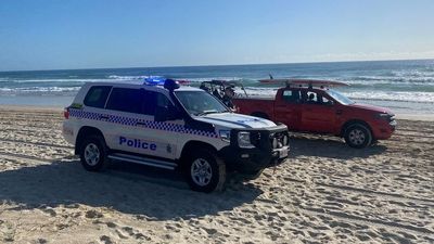 Search for 35-year-old missing in Gold Coast waters after mass rescue attempt