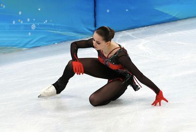 Figure skating medalists bittersweet win