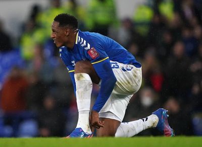 Everton’s Yerry Mina will not require surgery on thigh injury but faces prolonged absence