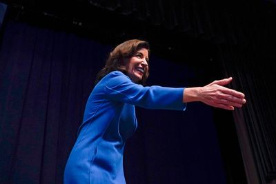 Hochul fortifies frontrunner status in NY governor's race