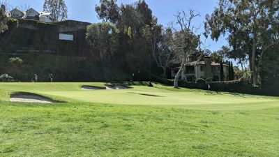 No. 6 at Riviera features rare design feature: A bunker in the middle of the green