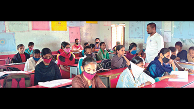 Karnataka: Girls take off hijab in school; hailed as lesson in harmony