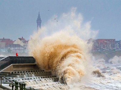 Storm Eunice news – live: Rare red warning for London as 100mph winds ‘could sweep people off streets’