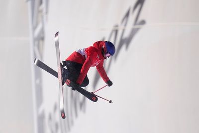 Gu breezes to gold in ski halfpipe, 3rd medal at Olympics