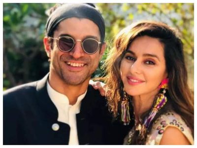 Farhan Akhtar and Shibani Dandekar will not have a nikah or Marathi wedding; couple to exchange vows amidst near and dear ones – Report