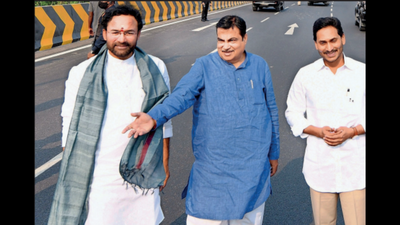 Nitin Gadkari promises Centre’s support for Andhra Pradesh development