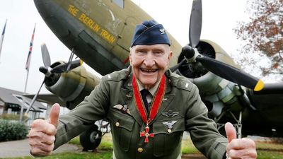 US pilot dubbed the Candy Bomber for dropping sweets during Berlin Airlift dies aged 101