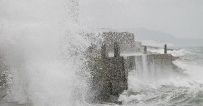 Storm Eunice: What is the difference between Met Eireann weather alerts?