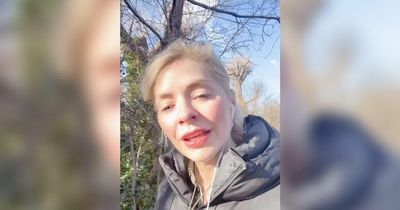 Holly Willoughby tells fans 'toot your own horn' as she goes make-up free