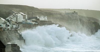 Storm Eunice chasers told 'don't be stupid' in trying to get dramatic footage