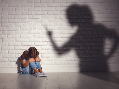 5 signs of emotionally abusive parenting that every parent should be aware of