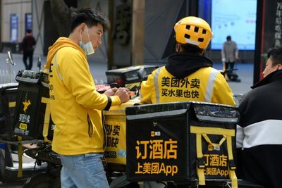 Chinese food delivery giant slumps on new fee-cut measures