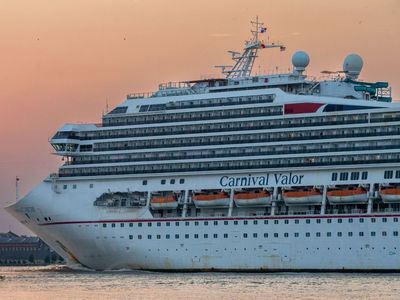 Video shows final moments of woman before she fell overboard off Carnival cruise ship