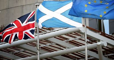 Independent Scotland 'better off staying outside the EU' to avoid hard border with England