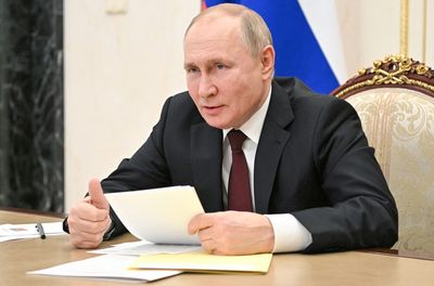 Putin to oversee nuclear drills during standoff over Ukraine