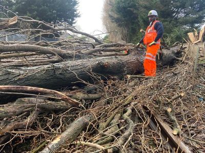 Storm Eunice: All rail lines closed in Kent amid red weather warning