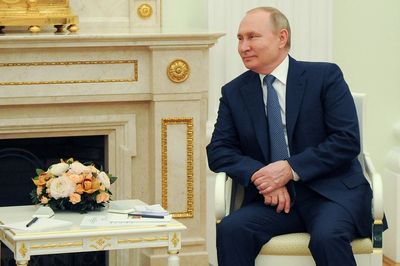 Putin tells Ukraine to sit down for talks with Moscow-backed separatists