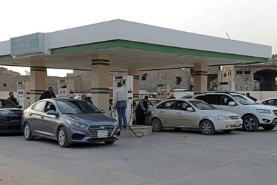 Iraqis queue for petrol in Mosul amid shortages