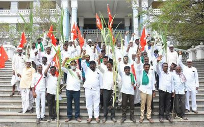 Sugarcane growers demand ₹5,000 per tonne