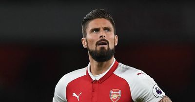 Arsenal told to sign 'next Olivier Giroud' after failed Dusan Vlahovic transfer