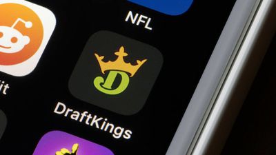 Time to Bet on DraftKings Stock? Charts Suggest Caution