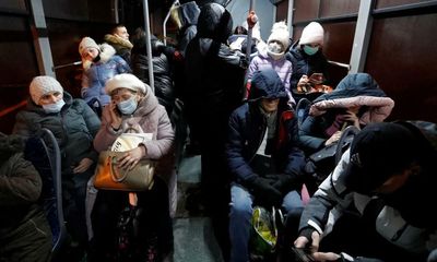 Pro-Russian separatists order mass evacuation of eastern Ukraine