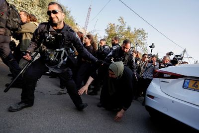 Israeli police scatter Palestinian protesters in Sheikh Jarrah