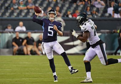 Dolphins sign former 49ers defensive end Daeshon Hall