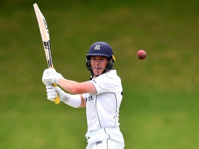 Harris in the runs again as Vics fightback