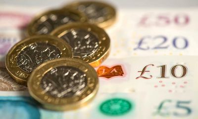 Gulf between public and private sectors lies behind UK pay growth reports