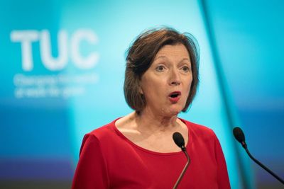 Frontline workers most at risk from Boris Johnson’s Covid test ‘madness’, TUC chief warns