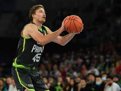 Phoenix stave off defiant Bullets in NBL