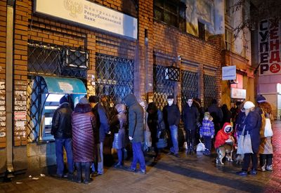 Pro-Russian Donetsk region in eastern Ukraine limits daily cash withdrawals, TASS says