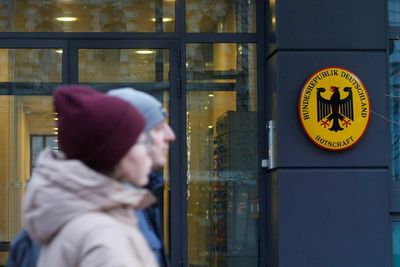 Germany urges nationals to leave Ukraine