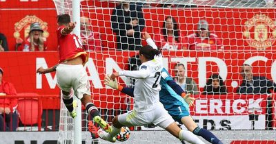 Leeds United news as pundits predict tough afternoon against Manchester United