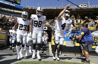 Raiders’ Derek Carr, Maxx Crosby trade dunk-contest trash talk after seeing classic footage of Tim Brown slam