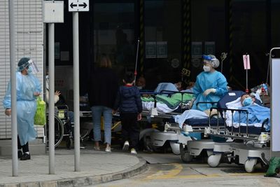 China helps virus-ravaged Hong Kong build isolation units