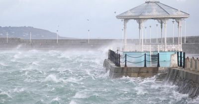 Met Eireann Ireland weather forecast massive waves with coastal flooding expected